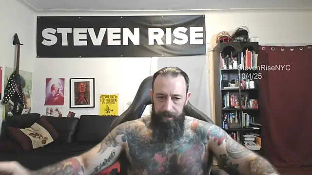 Snapshot of StevenRiseNYC chatting on 10/04/25, 11:14 StevenRiseNYC online show from 10/04/25, 11:14