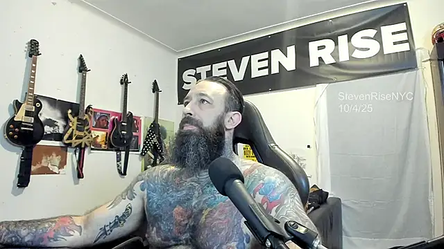 Snapshot of StevenRiseNYC chatting on 10/05/25, 12:14 StevenRiseNYC online show from 10/05/25, 12:14