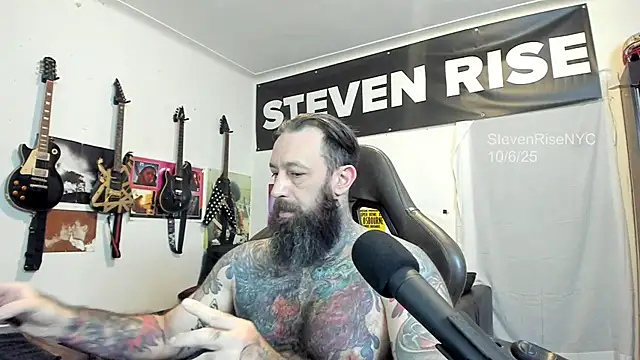 Snapshot of StevenRiseNYC chatting on 10/06/25, 12:57 StevenRiseNYC online show from 10/06/25, 12:57