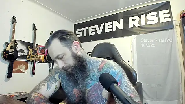 Snapshot of StevenRiseNYC chatting on 10/07/25, 11:07 StevenRiseNYC online show from 10/07/25, 11:07