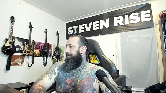 Snapshot of StevenRiseNYC chatting on 10/09/25, 12:41 StevenRiseNYC online show from 10/09/25, 12:41