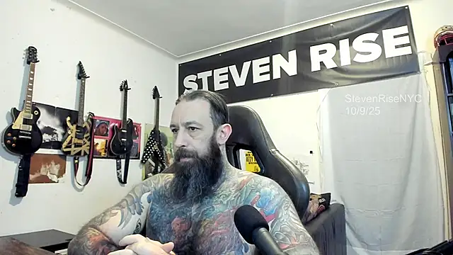Snapshot of StevenRiseNYC chatting on 10/09/25, 12:47 StevenRiseNYC online show from 10/09/25, 12:47