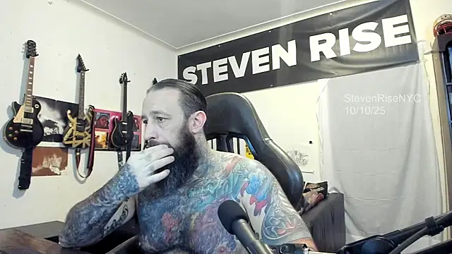 Snapshot of StevenRiseNYC chatting on 10/10/25, 10:09 StevenRiseNYC online show from 10/10/25, 10:09