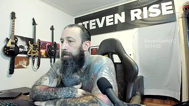 Snapshot of StevenRiseNYC chatting on 10/12/25, 12:09 StevenRiseNYC online show from 10/12/25, 12:09