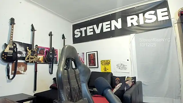 Snapshot of StevenRiseNYC chatting on 10/13/25, 12:21 StevenRiseNYC online show from 10/13/25, 12:21