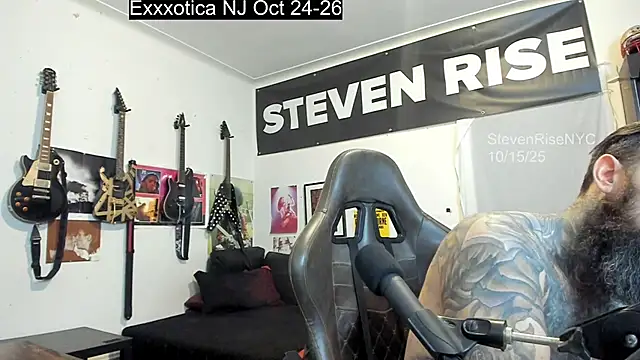 Snapshot of StevenRiseNYC chatting on 10/15/25, 01:00 StevenRiseNYC online show from 10/15/25, 01:00