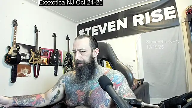Snapshot of StevenRiseNYC chatting on 10/19/25, 11:49 StevenRiseNYC online show from 10/19/25, 11:49