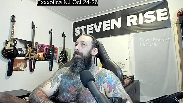 Snapshot of StevenRiseNYC chatting on 10/22/25, 12:11 StevenRiseNYC online show from 10/22/25, 12:11
