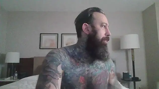 Snapshot of StevenRiseNYC chatting on 10/25/25, 01:18 StevenRiseNYC online show from 10/25/25, 01:18