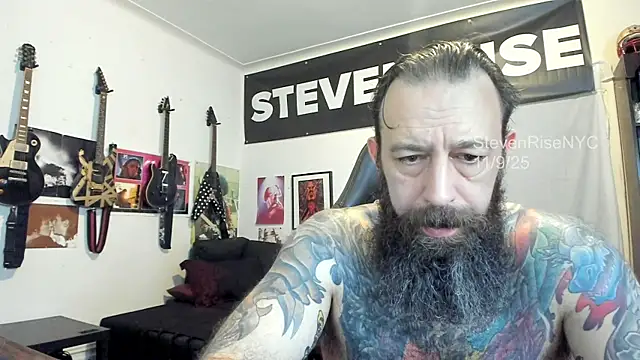 Snapshot of StevenRiseNYC chatting on 11/09/25, 02:26 StevenRiseNYC online show from 11/09/25, 02:26