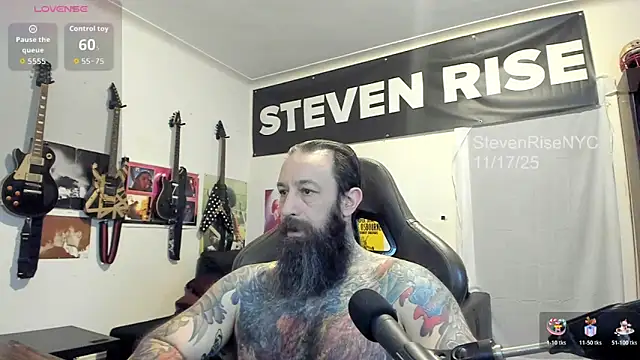 Snapshot of StevenRiseNYC chatting on 11/17/25, 01:39 StevenRiseNYC online show from 11/17/25, 01:39