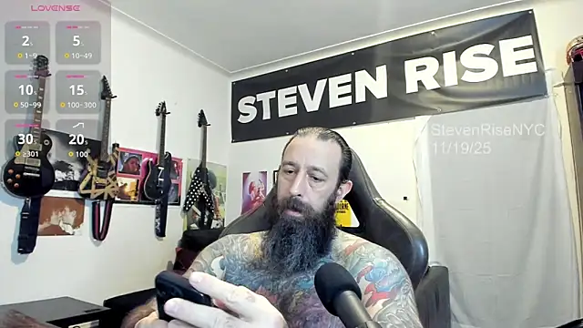 Snapshot of StevenRiseNYC chatting on 11/20/25, 01:39 StevenRiseNYC online show from 11/20/25, 01:39