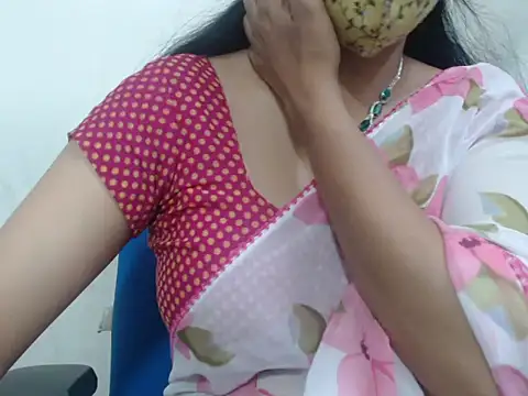 Snapshot of Lovely_Siri_23 chatting on 10/28/25, 05:00 Lovely Siri 23 online show from 10/28/25, 05:00