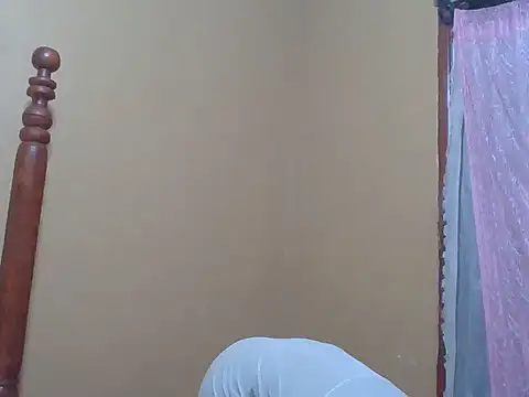 Snapshot of sweetbabra1 chatting on 09/23/25, 04:37 sweetbabra1 online show from 09/23/25, 04:37