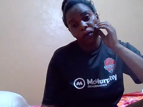 Snapshot of sweetbabra1 chatting on 11/14/25, 07:01 sweetbabra1 online show from 11/14/25, 07:01