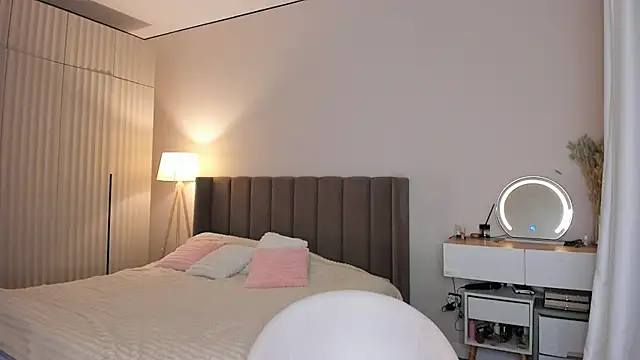 Snapshot of Anni__cute chatting on 06/12/26, 02:54 Anni cute online show from 06/12/26, 02:54