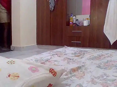 sweet-fancy online show from 11/11/25, 06:13