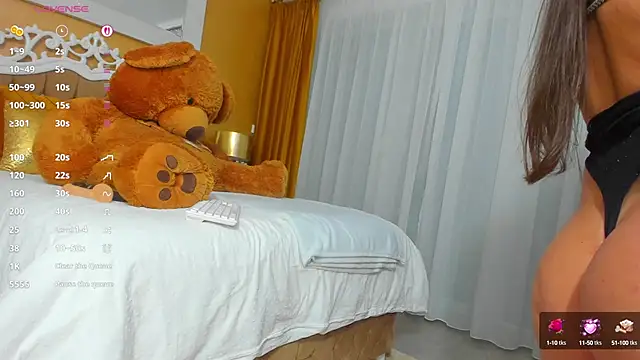 GoldenCaroline online show from 10/22/25, 03:45