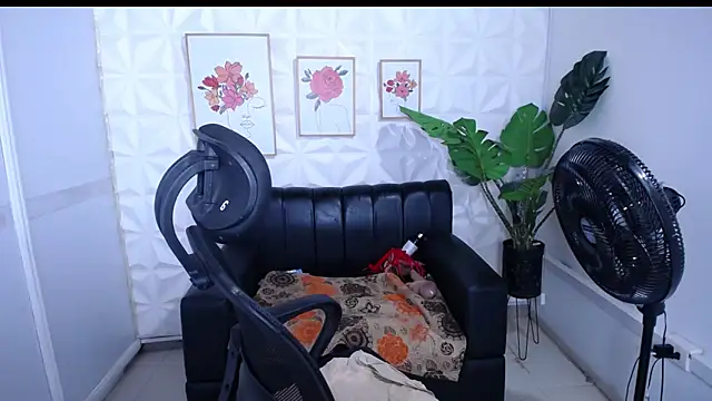 Valentinaa mature online show from 12/20/25, 03:46