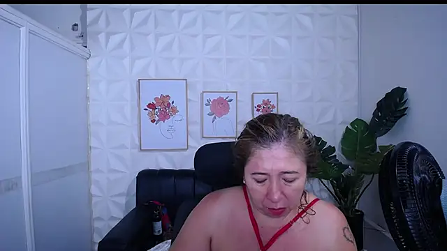 Valentinaa mature online show from 01/10/26, 01:07