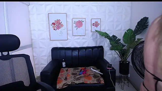 Valentinaa mature online show from 01/16/26, 07:18