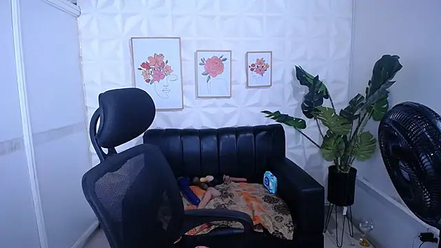 Valentinaa mature online show from 03/17/26, 08:56