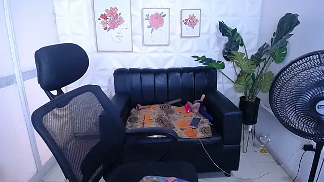 Valentinaa mature online show from 03/19/26, 07:40