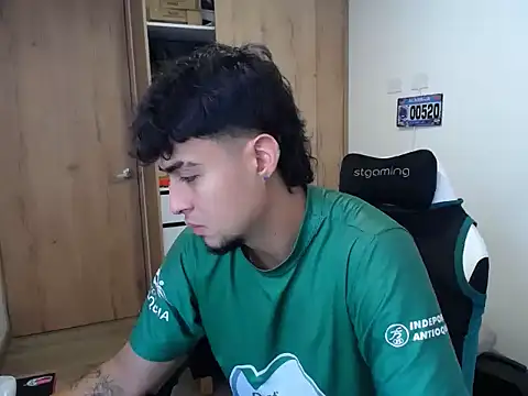 Snapshot of matias_bianco chatting on 10/30/25, 07:47 matias bianco online show from 10/30/25, 07:47