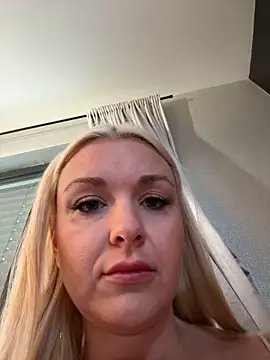 Snapshot of Bella-Tight chatting on 03/06/25, 07:57 Bella-Tight online show from 03/06/25, 07:57