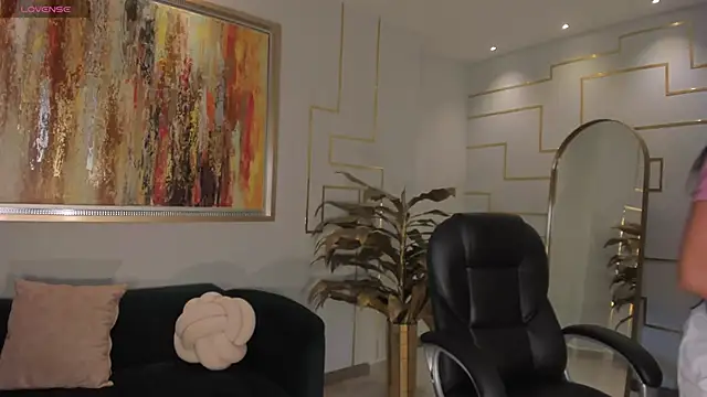 LizzHamilton   online show from 02/28/26, 05:03