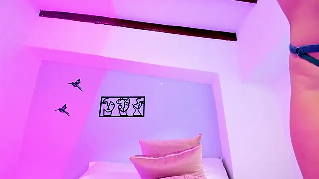 Laura Torres18 online show from 03/11/25, 12:22