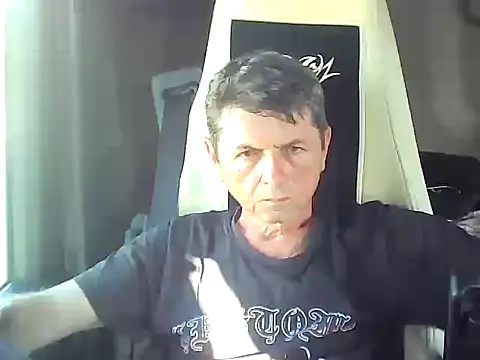 Snapshot of czarek888 chatting on 09/25/25, 04:11 czarek888 online show from 09/25/25, 04:11