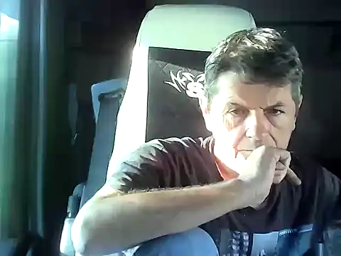 Snapshot of czarek888 chatting on 10/12/25, 07:29 czarek888 online show from 10/12/25, 07:29