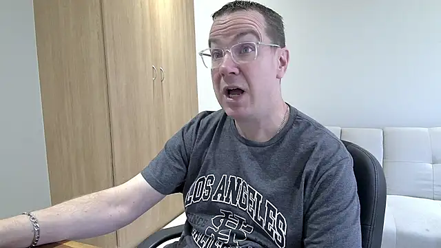 BrettJ81 online show from 10/23/25, 10:58