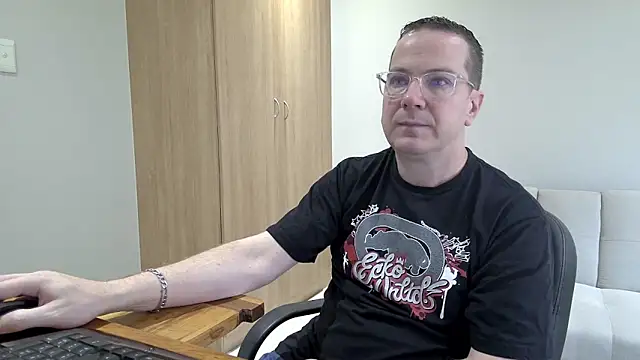 BrettJ81 online show from 11/15/25, 09:28