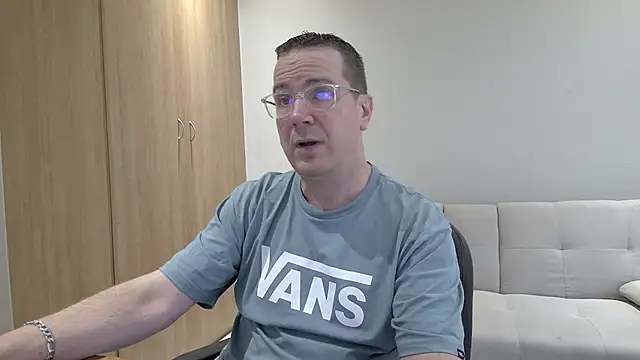 BrettJ81 online show from 11/19/25, 02:17