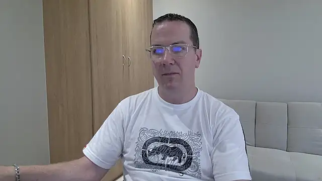 BrettJ81 online show from 11/30/25, 02:32