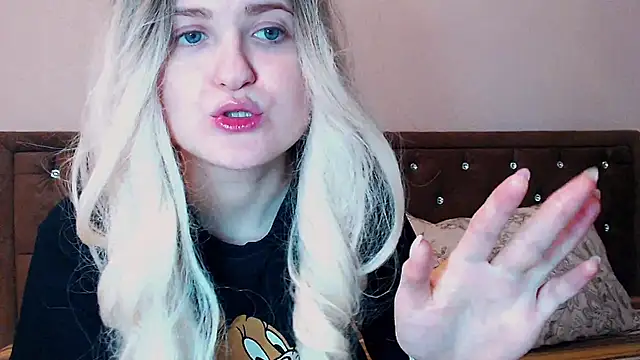 Snapshot of Sara4uu chatting on 02/08/25, 11:55 Sara4uu online show from 02/08/25, 11:55