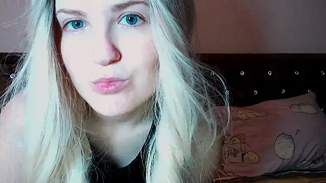 Snapshot of Sara4uu chatting on 09/19/25, 10:10 Sara4uu online show from 09/19/25, 10:10