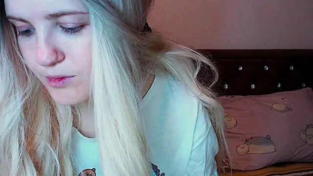 Snapshot of Sara4uu chatting on 10/03/25, 10:29 Sara4uu online show from 10/03/25, 10:29