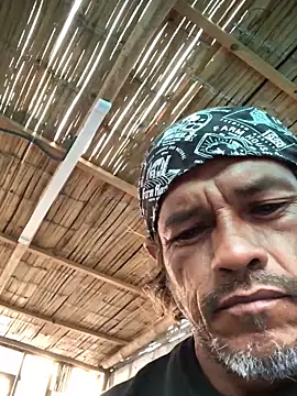 Snapshot of kvr27 chatting on 11/14/25, 11:42 kvr27 online show from 11/14/25, 11:42