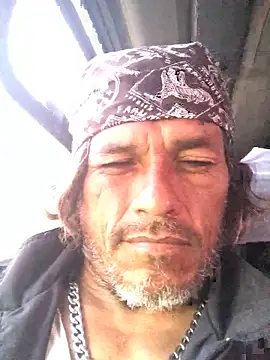 Snapshot of kvr27 chatting on 11/16/25, 12:11 kvr27 online show from 11/16/25, 12:11