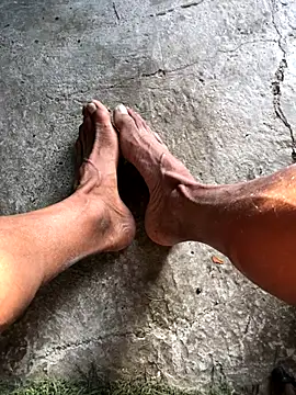 Snapshot of kvr27 chatting on 12/14/25, 12:10 kvr27 online show from 12/14/25, 12:10