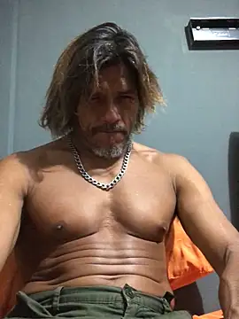 Snapshot of kvr27 chatting on 12/22/25, 01:35 kvr27 online show from 12/22/25, 01:35