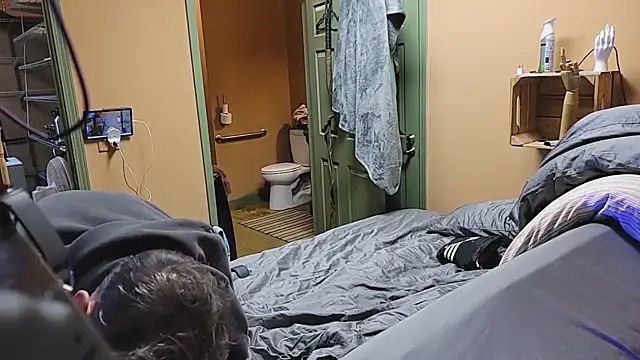 leahcimnikral online show from 12/15/25, 05:23