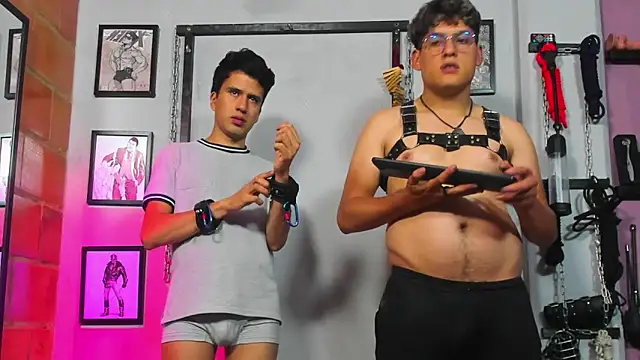 Snapshot of dom2travelersss chatting on 02/20/25, 04:57 dom2travelersss online show from 02/20/25, 04:57