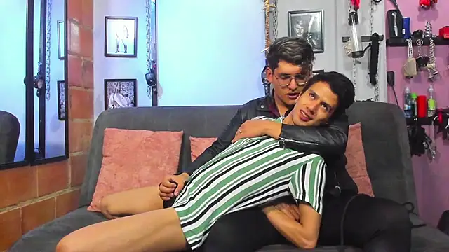 Snapshot of dom2travelersss chatting on 03/07/25, 01:40 dom2travelersss online show from 03/07/25, 01:40