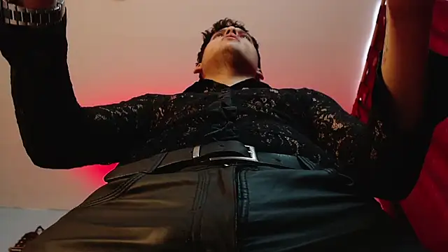 Snapshot of dom2travelersss chatting on 09/19/25, 03:56 dom2travelersss online show from 09/19/25, 03:56