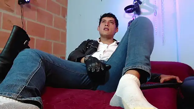 Snapshot of dom2travelersss chatting on 10/14/25, 09:15 dom2travelersss online show from 10/14/25, 09:15