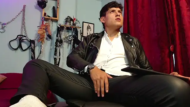 dom2travelersss online show from 11/21/25, 08:51